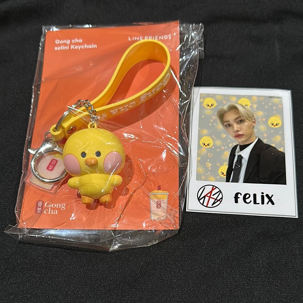 GONG CHA FELIX STRAY KIDS LINE AND FRIENDS KEYCHAIN